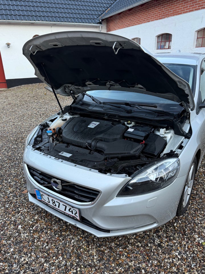 Volvo V40 2,0 D3 150 Momentum 5d