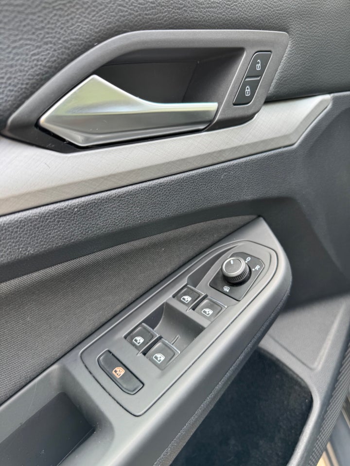 VW Golf VIII 1,5 eTSi 130 Life DSG 5d