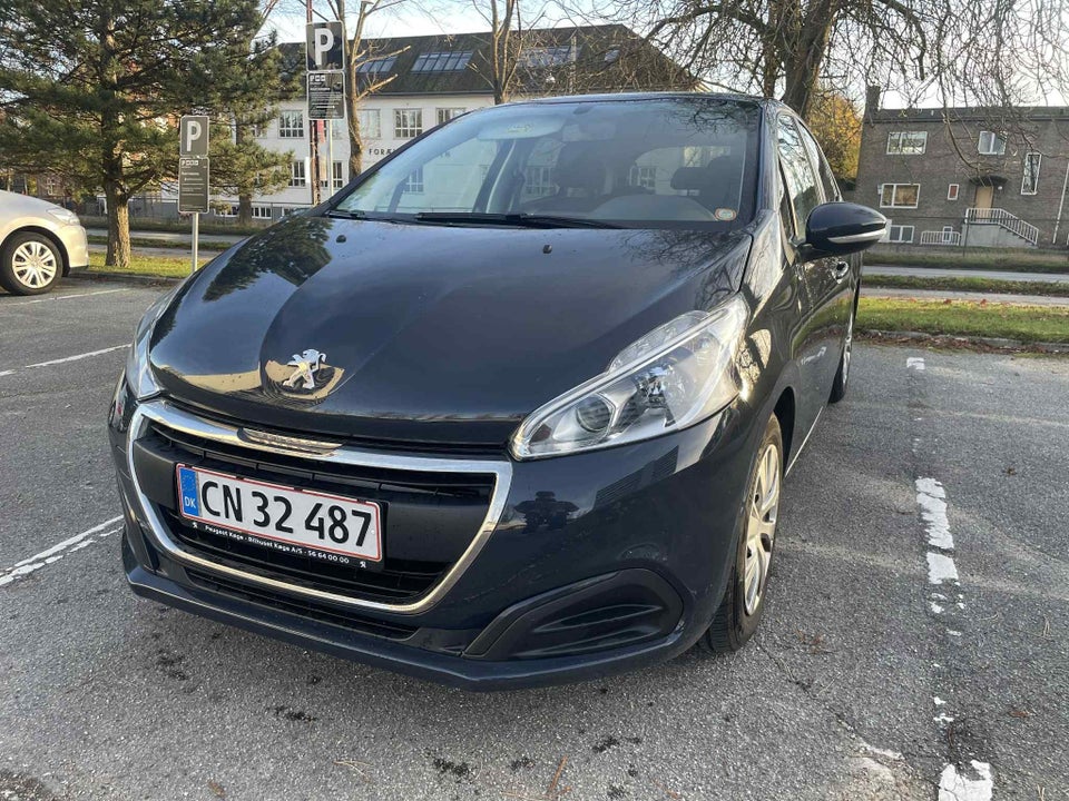 Peugeot 208 1,2 PureTech 82 Signature Sky 5d