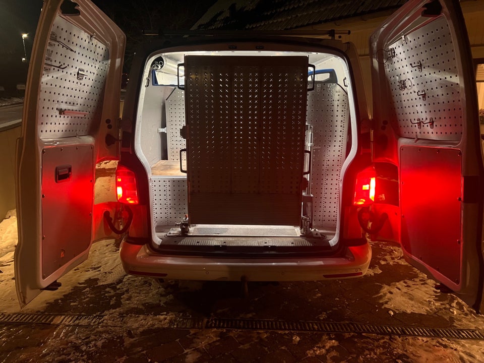 VW Transporter 2,0 TDi 204 Kassevogn DSG lang