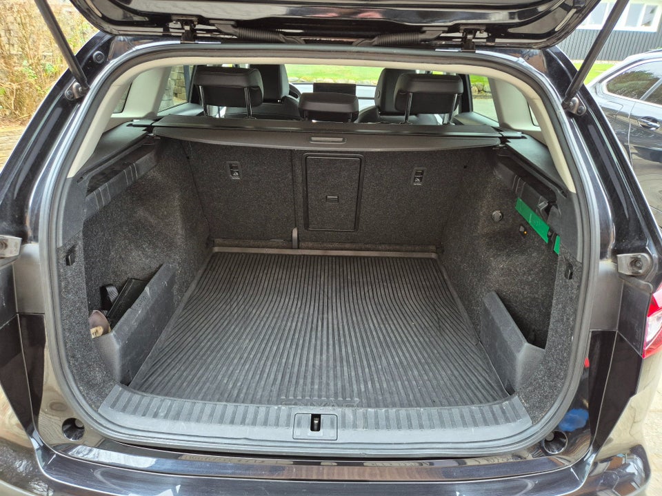 Skoda Enyaq 80 iV Plus Loft 5d