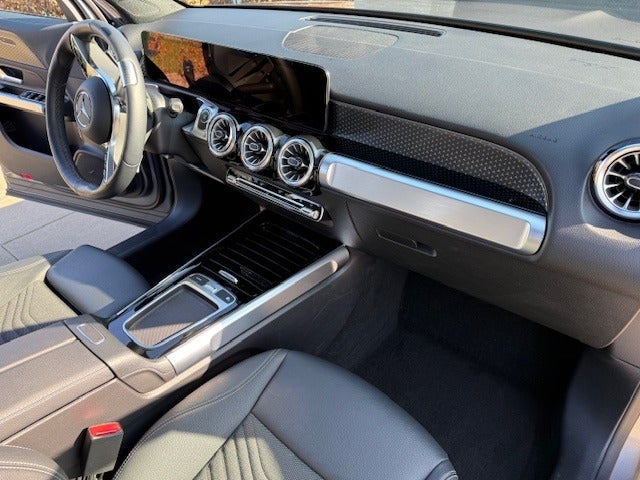 Mercedes EQB300 Progressive Advance Plus 4Matic 5d