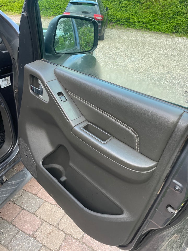 Nissan Navara 3,0 dCi 231 Db.Kab LE aut. 4d