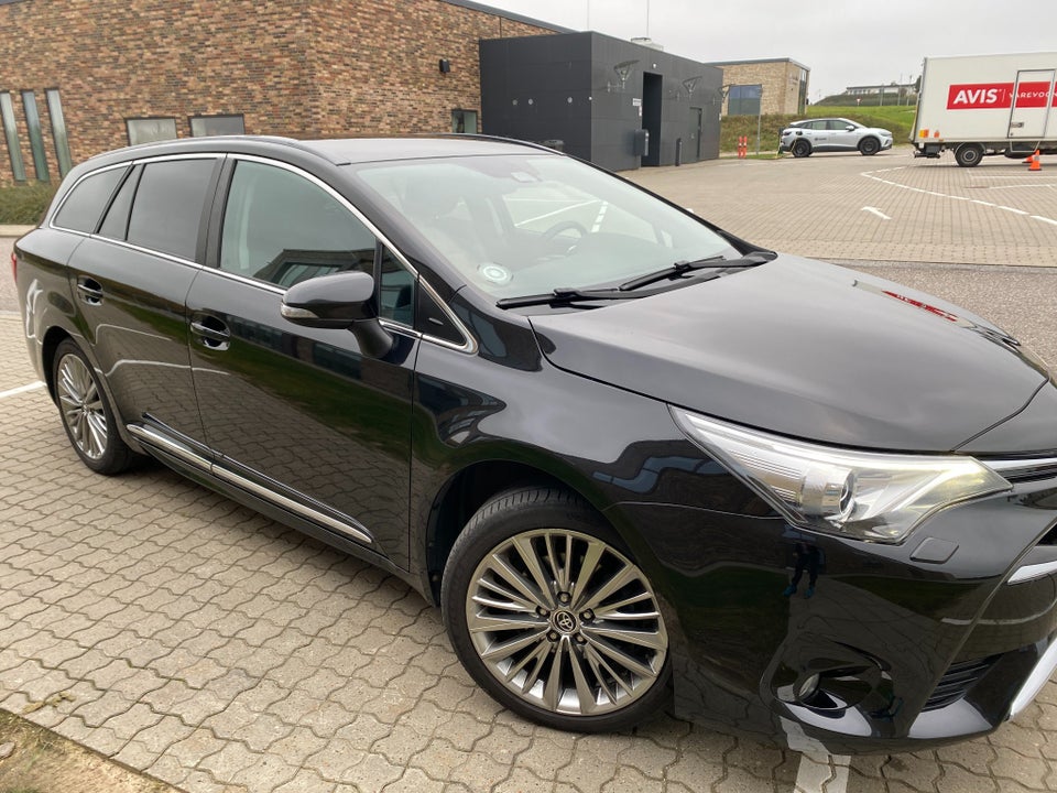 Toyota Avensis 1,8 VVT-i T2 Executive Touring Sports 5d