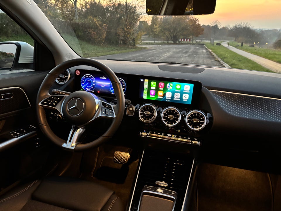 Mercedes EQA300 Progressive 4Matic 5d