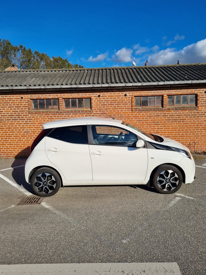 Toyota Aygo 1,0 VVT-i x-press 5d