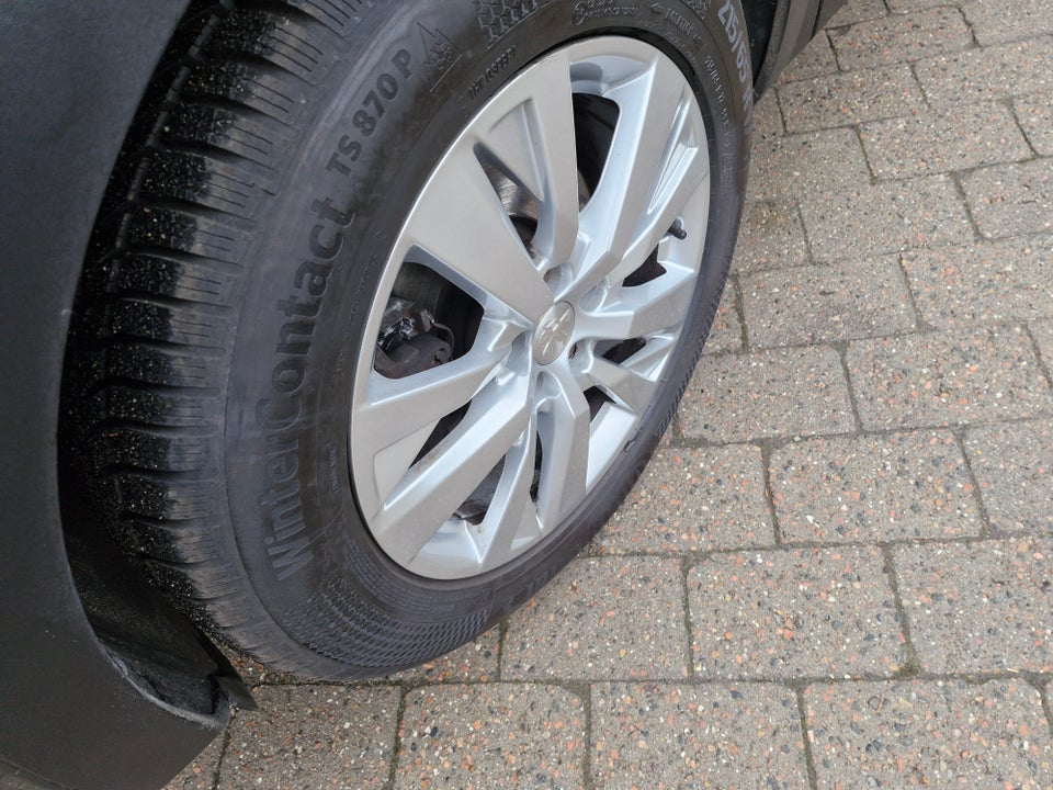 Peugeot 5008 1,2 e-THP 130 Active 7prs 5d