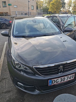 Peugeot 308 1,5 BlueHDi 130 Selection Sky 5d