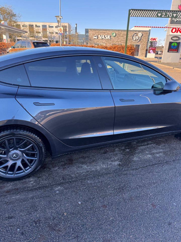 Tesla Model 3 RWD 4d