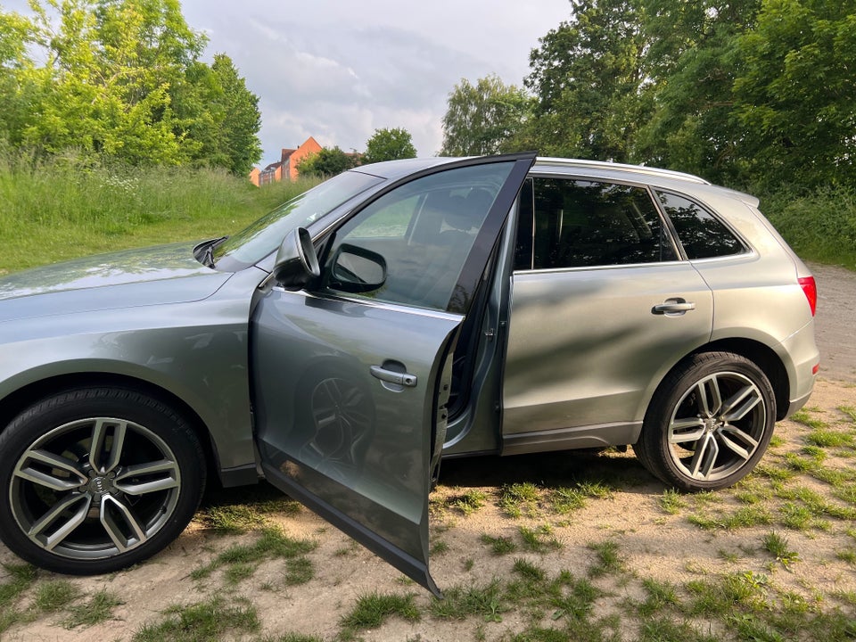 Audi Q5 3,0 TDi 240 S-line quattro S-tr. Van 5d