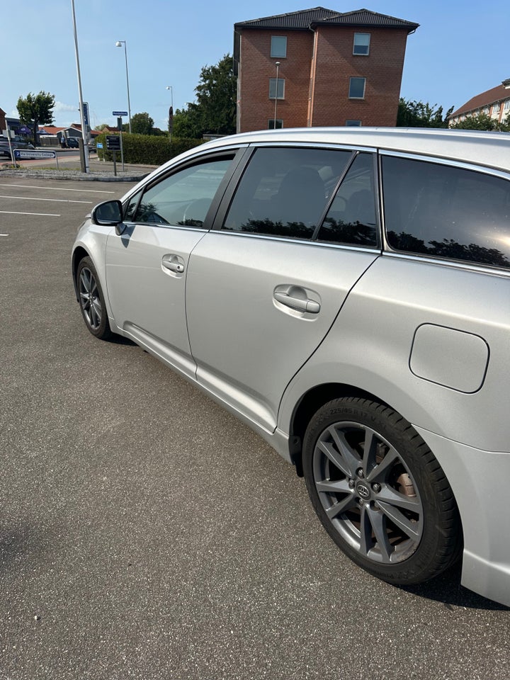 Toyota Avensis 1,8 VVT-i T2 Touch stc. 5d