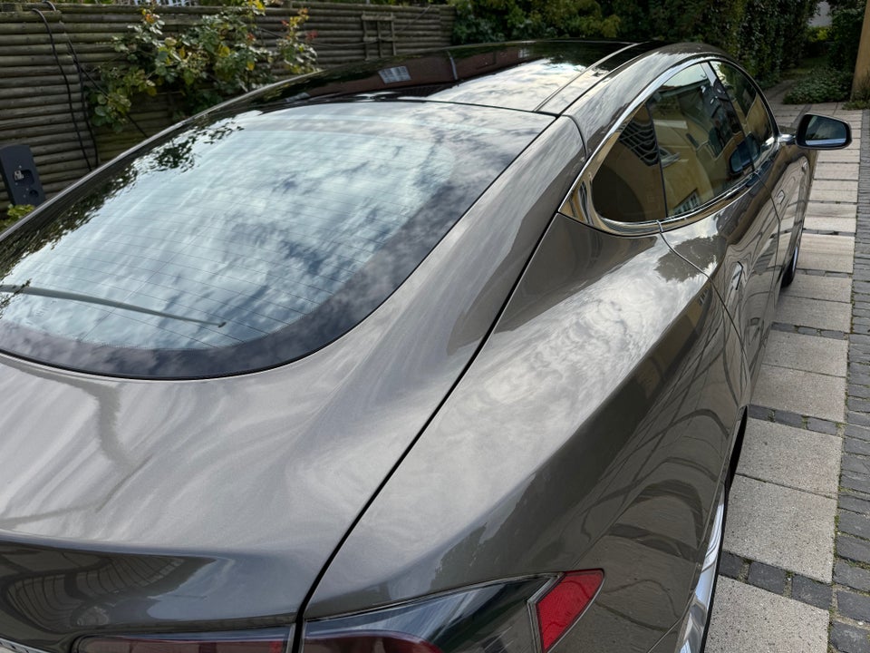 Tesla Model S P90D 5d