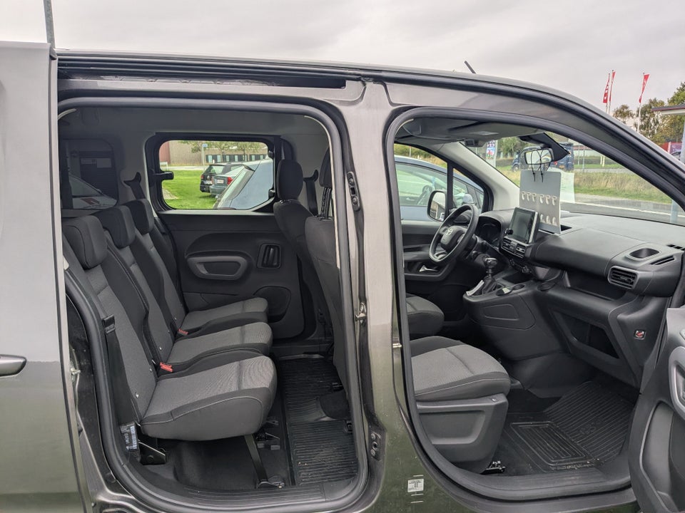 Toyota ProAce City Verso 1,2 T 110 Long Shuttle 7prs 6d
