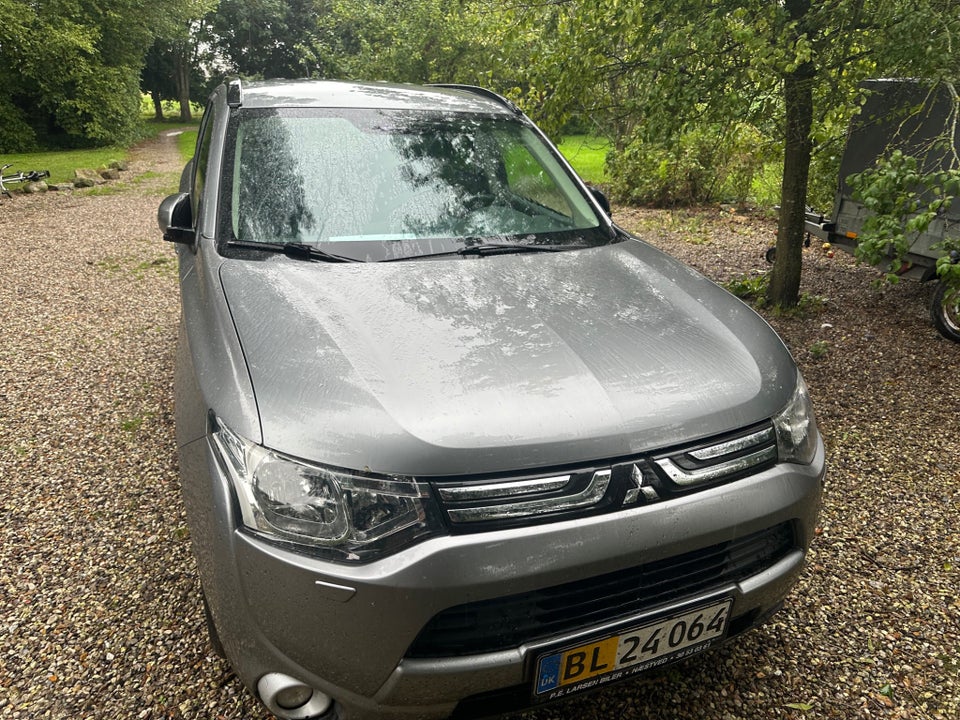 Mitsubishi Outlander 2,2 DI-D 150 Intense 4WD Van 5d