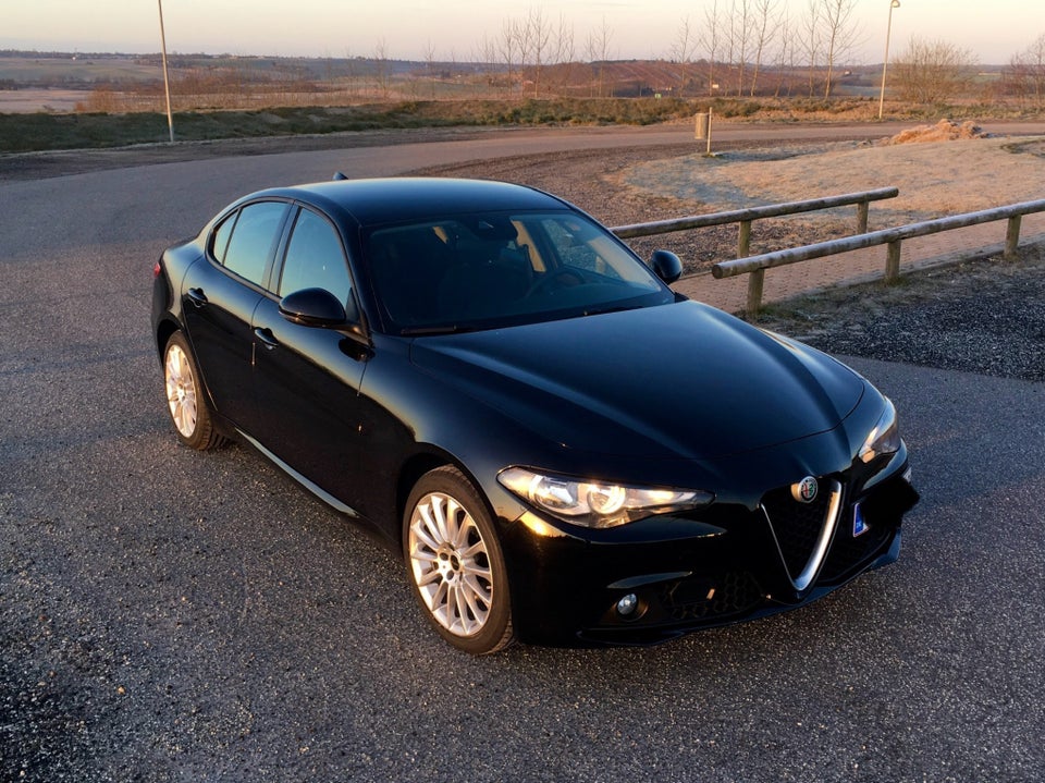 Alfa Romeo Giulia 2,2 JTD 180 aut. 4d