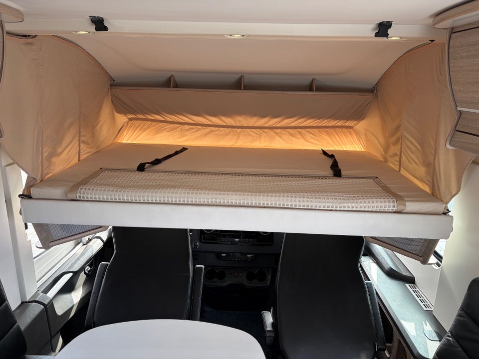 Mercedes Kabe 2,2 i810LT aut. 2d