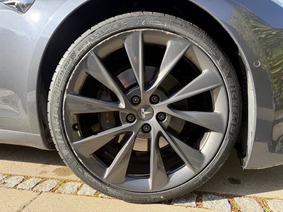 Tesla Model S Standard Range AWD 5d
