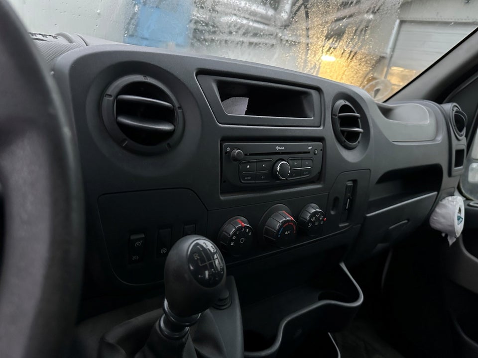 Renault Master III T35 2,3 dCi 135 L4 Ladvogn RWD 2d