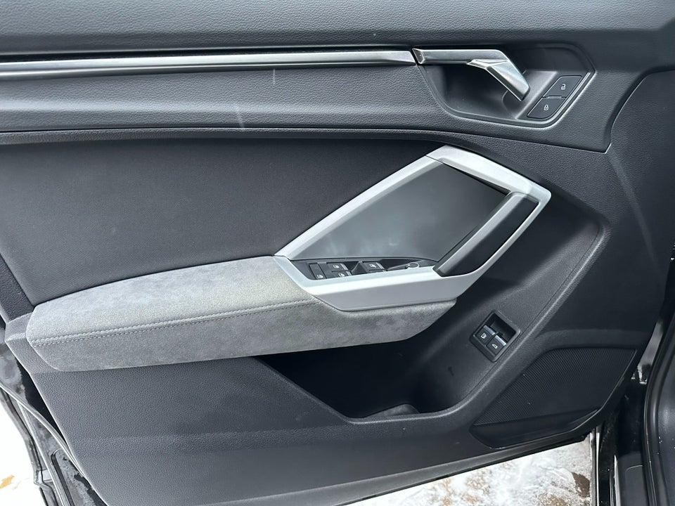 Audi Q3 45 TFSi e Attitude plus S-tr. 5d