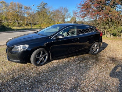 Volvo V40 1,6 D2 115 Momentum Drive-E 5d