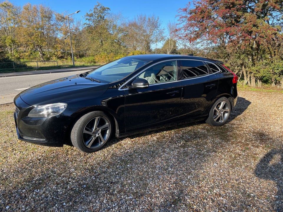 Volvo V40 1,6 D2 115 Momentum Drive-E 5d