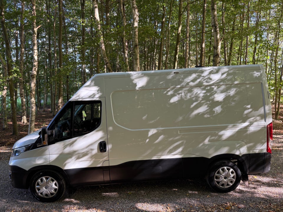Iveco Daily 2,3 35S12 10,8m³ Van AG8