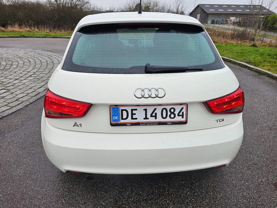 Audi A1 1,6 TDi 90 Attraction Sportback 5d