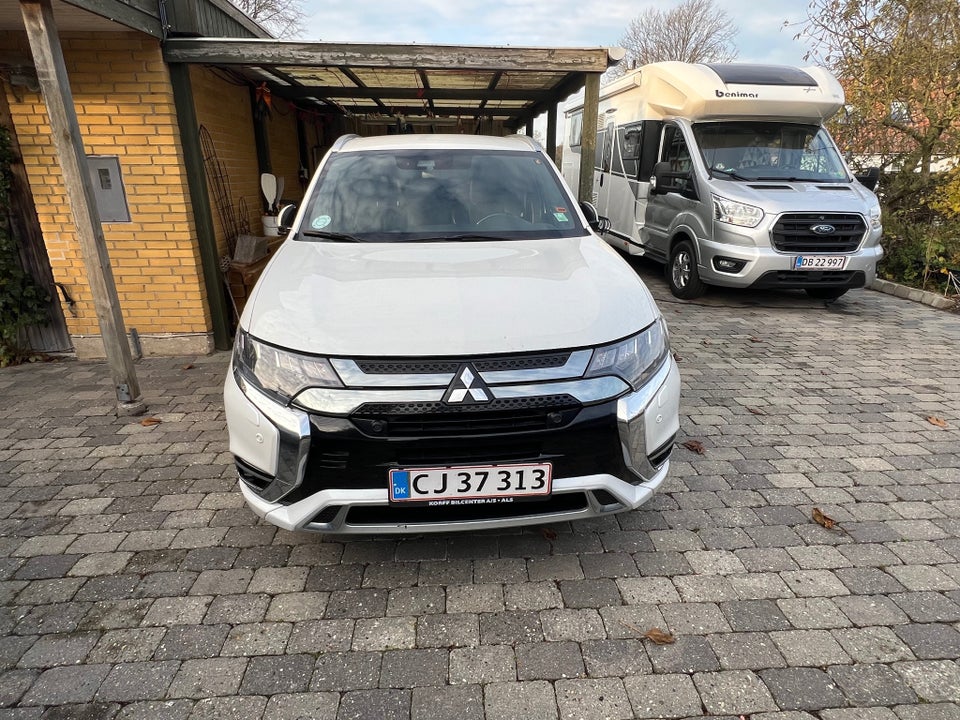 Mitsubishi Outlander 2,4 PHEV Instyle CVT 4WD 5d