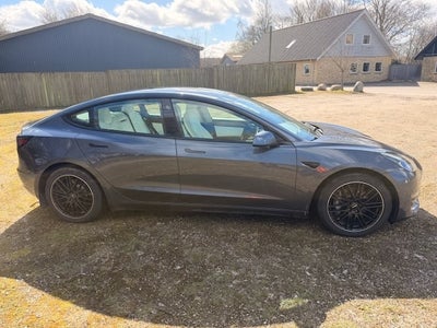 Tesla Model 3  Long Range AWD 4d