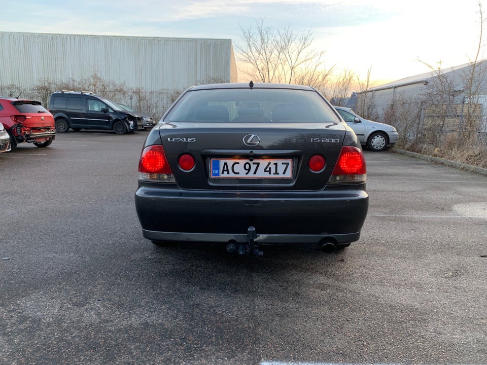 Lexus IS200 2,0 aut. 4d