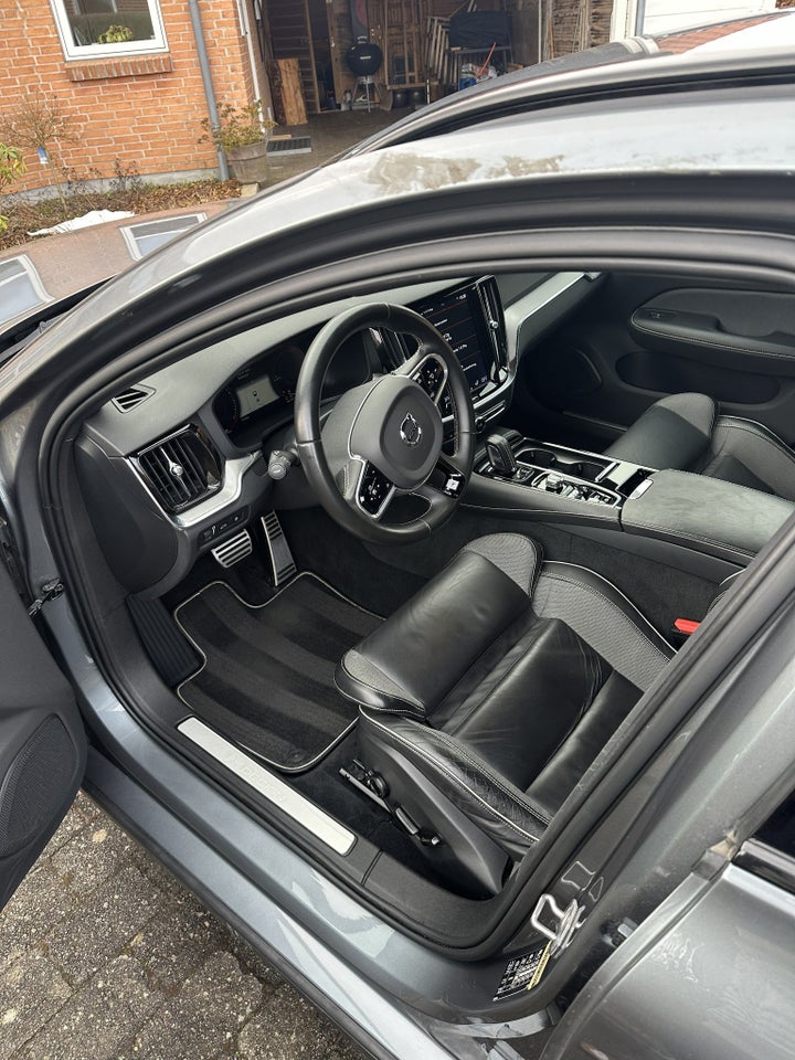 Volvo V60 2,0 T8 390 R-Design aut. AWD 5d