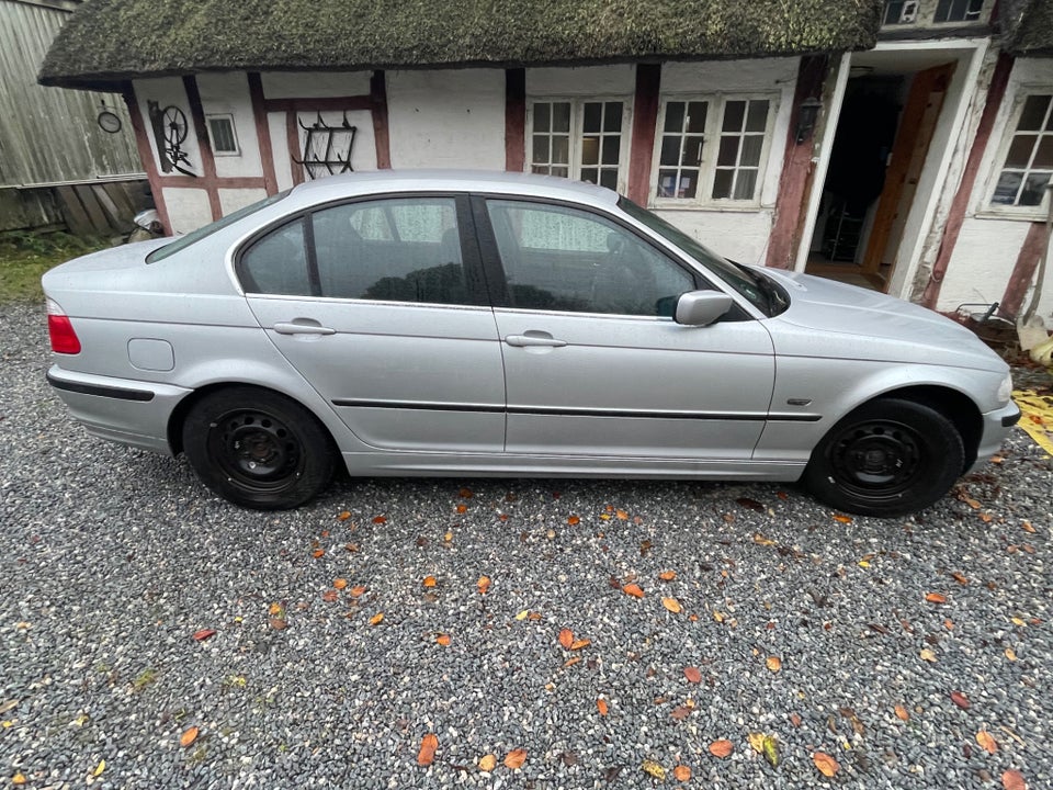 BMW 323i 2,5 aut. 4d