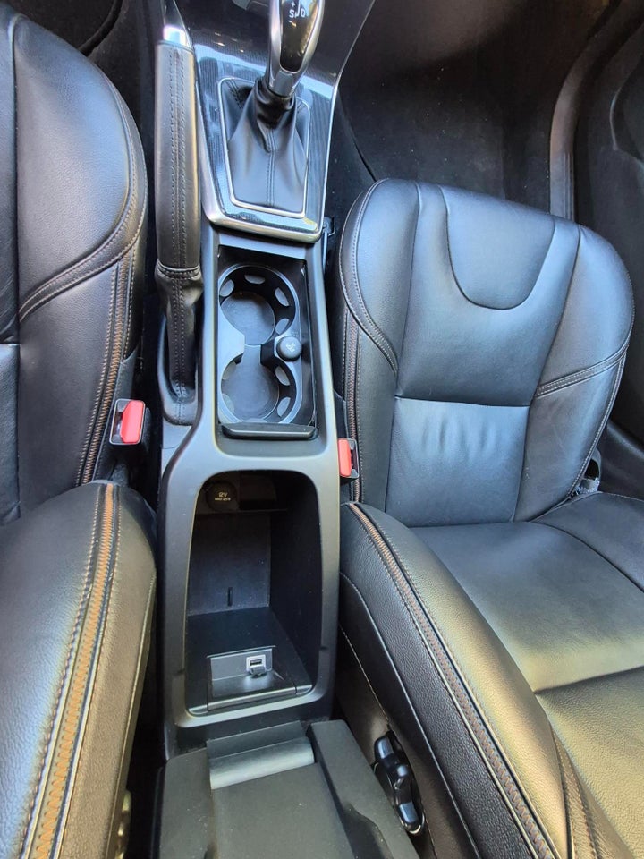 Volvo V40 CC 2,0 D3 150 Momentum aut. 5d