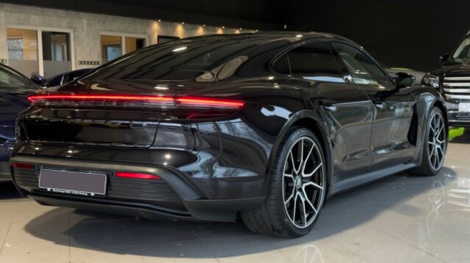 Porsche Taycan Performance+ 4d