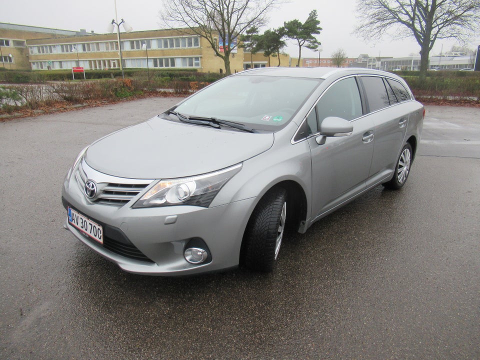 Toyota Avensis 1,8 VVT-i T2 Premium stc. 5d