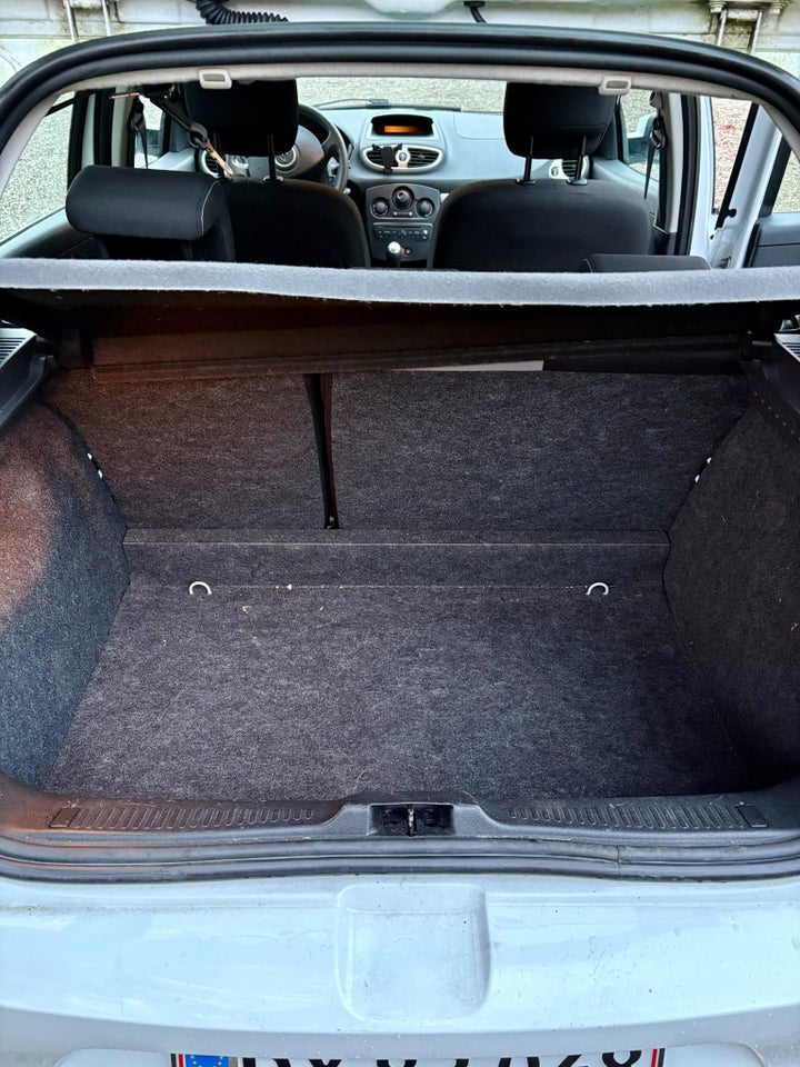 Renault Clio III 1,2 16V Authentique 5d