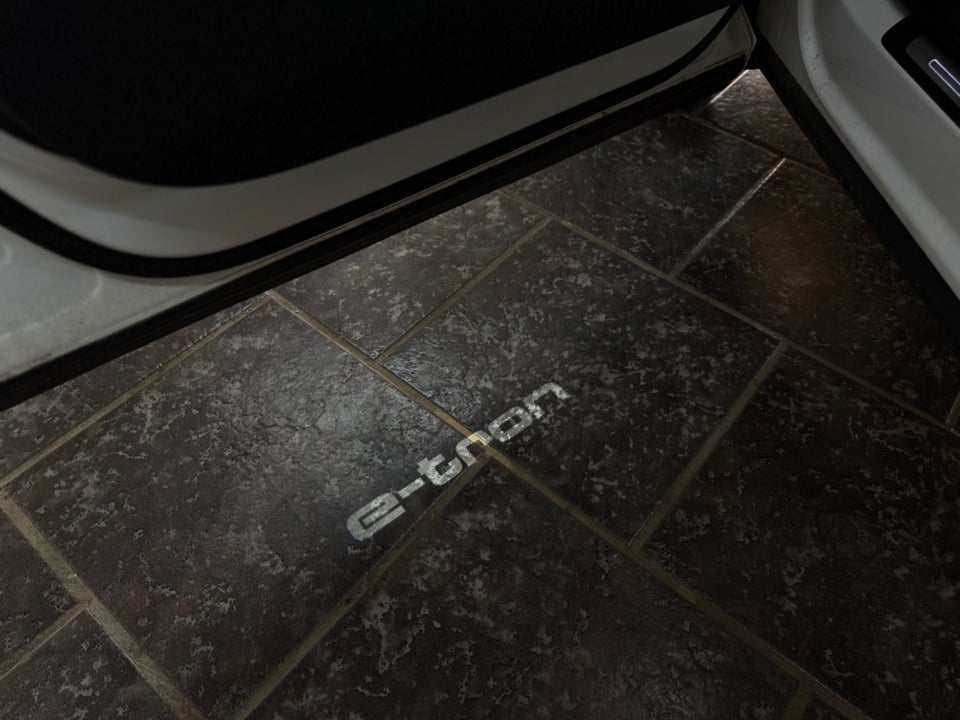 Audi e-tron 55 S-line Sportback quattro 5d