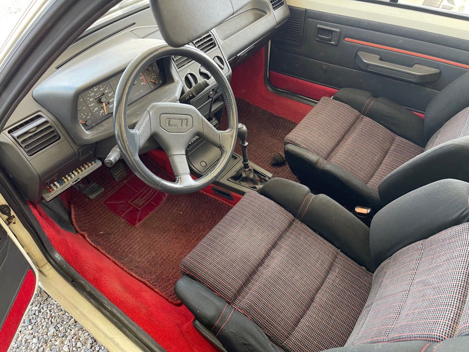 Peugeot 205 1,6 GTi Cabriolet 2d