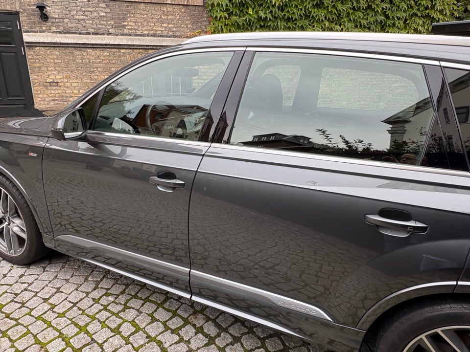 Audi Q7 55 TFSi e S-line quattro Tiptr. 5d