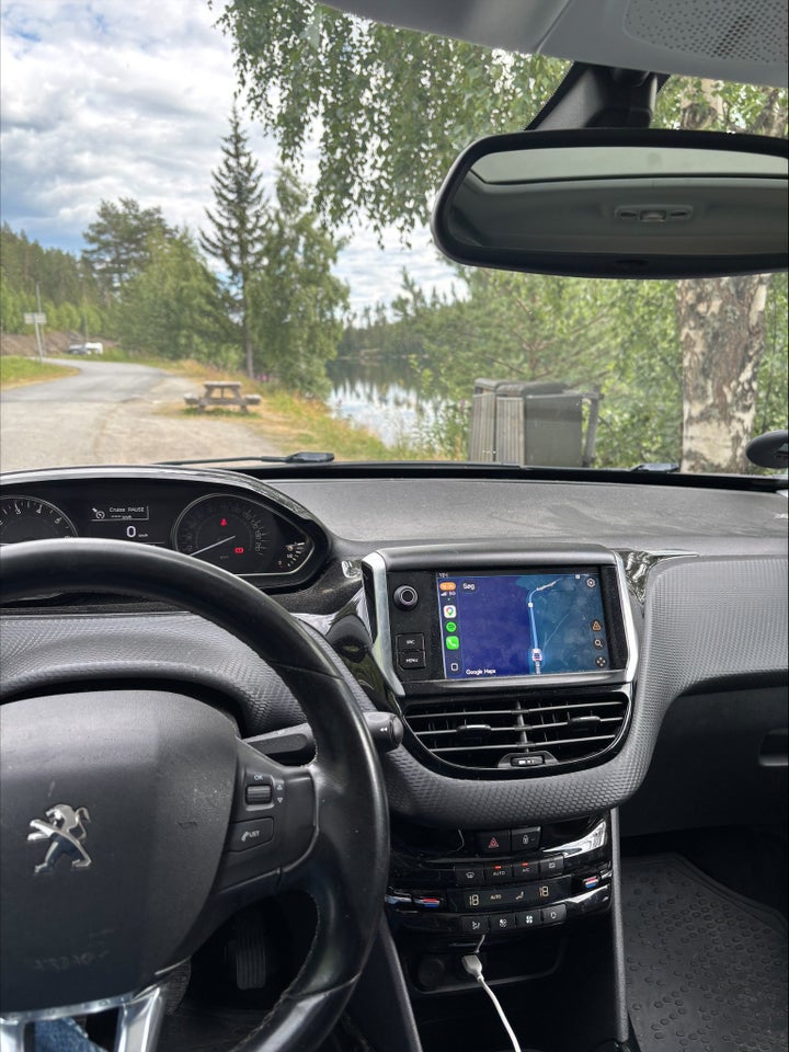 Peugeot 2008 1,2 e-THP 110 Allure Sky 5d