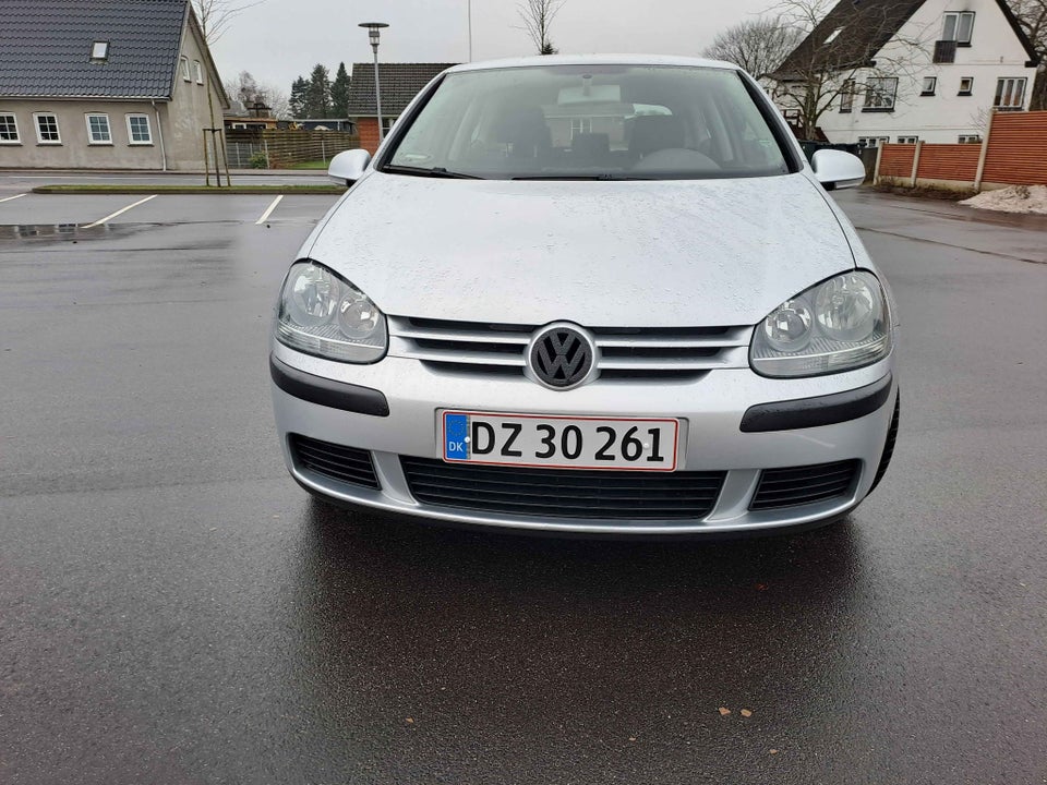 VW Golf V 1,6 Sportline 5d