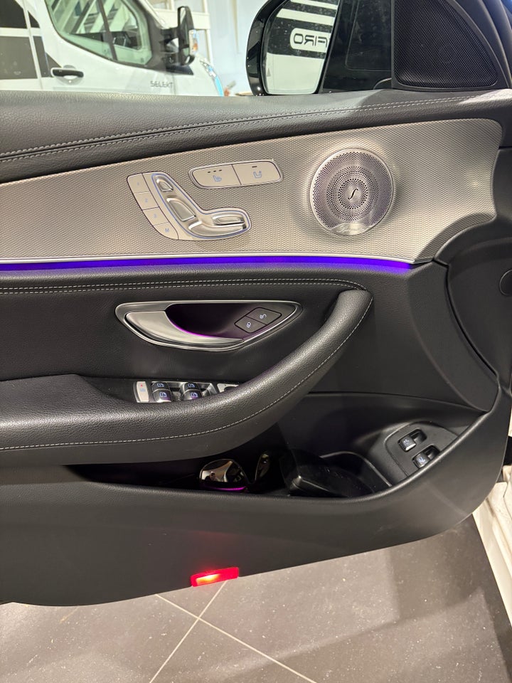 Mercedes E300 de 2,0 AMG Line stc. aut. 5d