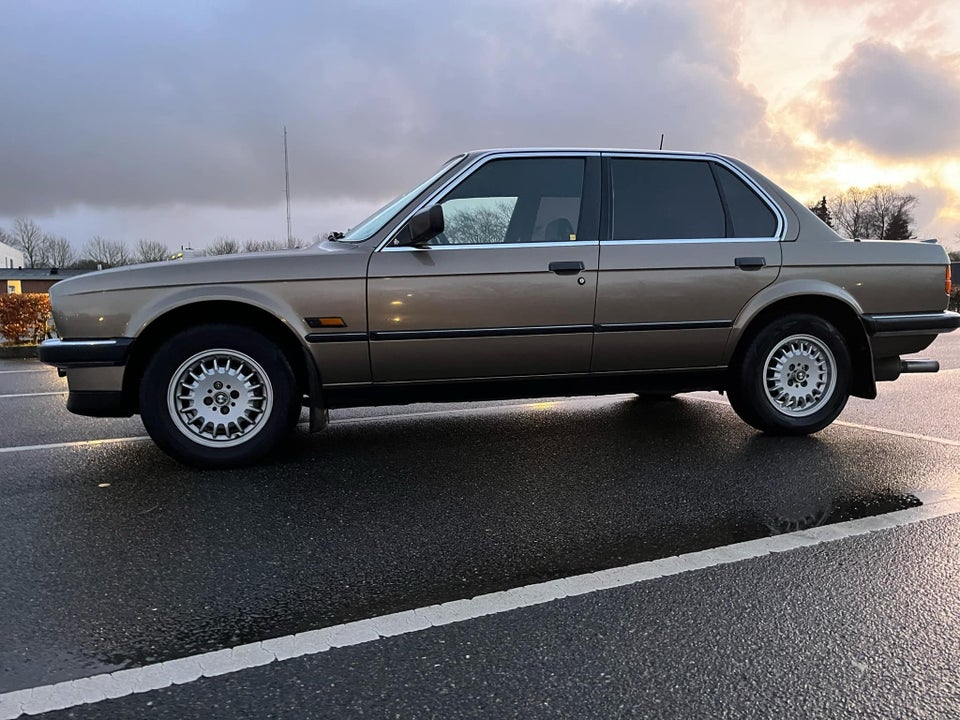 BMW 320i 2,0  4d