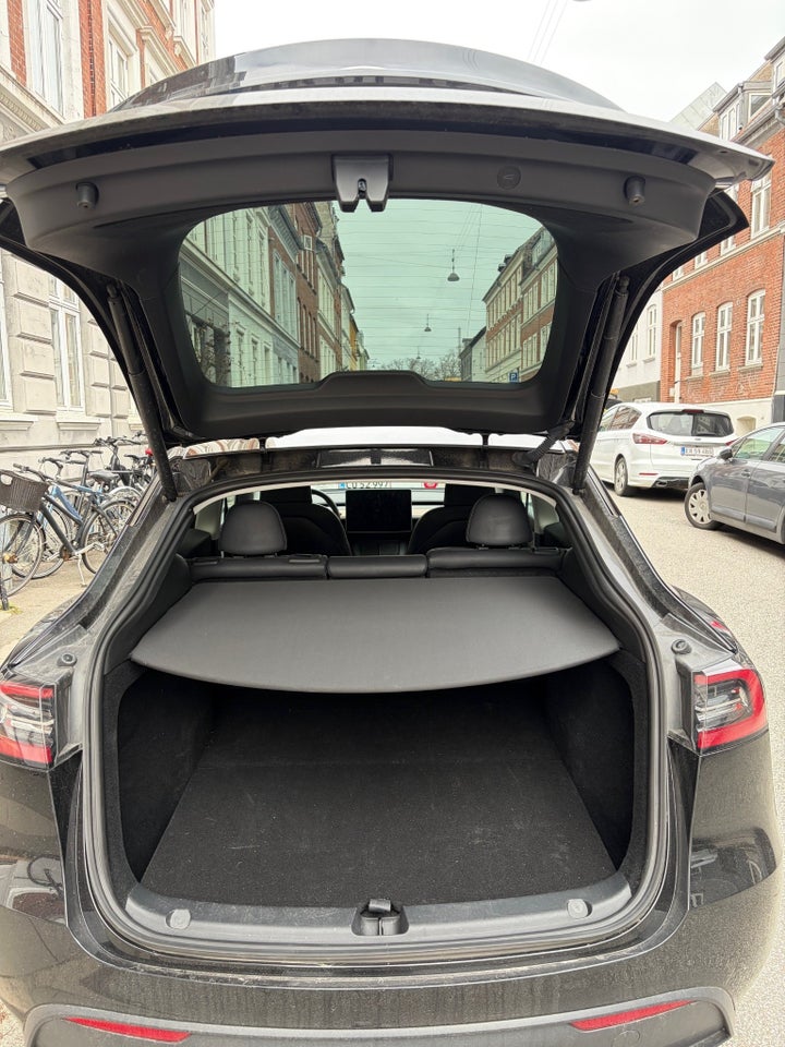 Tesla Model Y Long Range AWD 5d