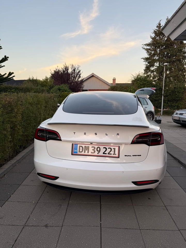 Tesla Model 3 Long Range AWD 4d