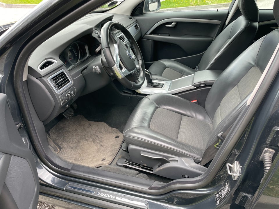Volvo V70 2,0 T4 190 Momentum aut. 5d