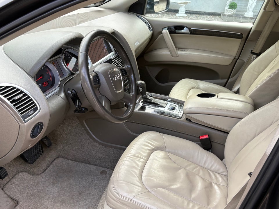 Audi Q7 3,0 TDi quattro Tiptr. 7prs 5d