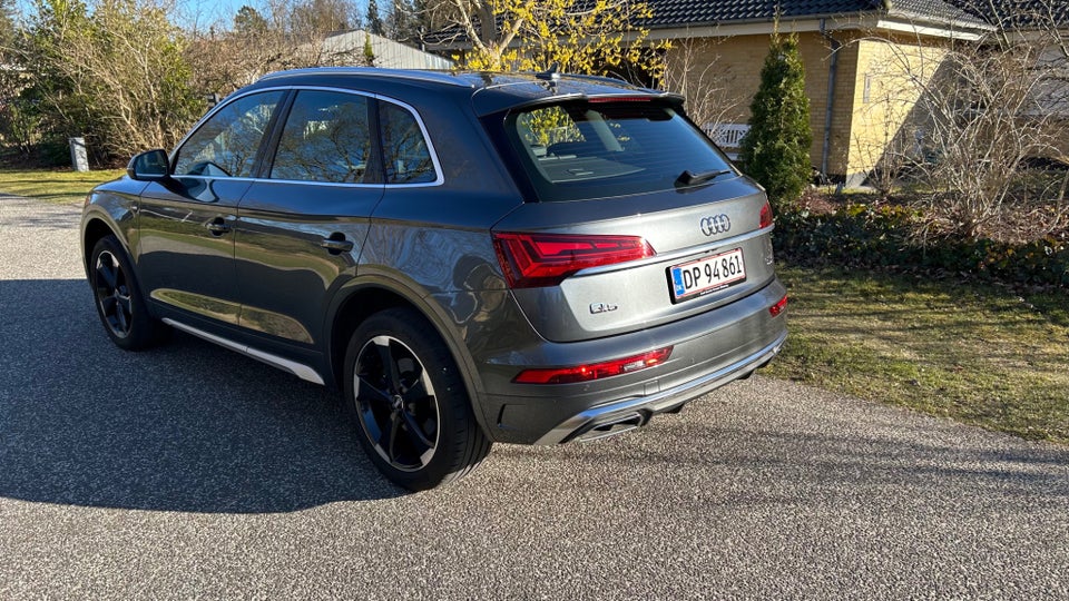Audi Q5 40 TDi S-line quattro S-tr. 5d