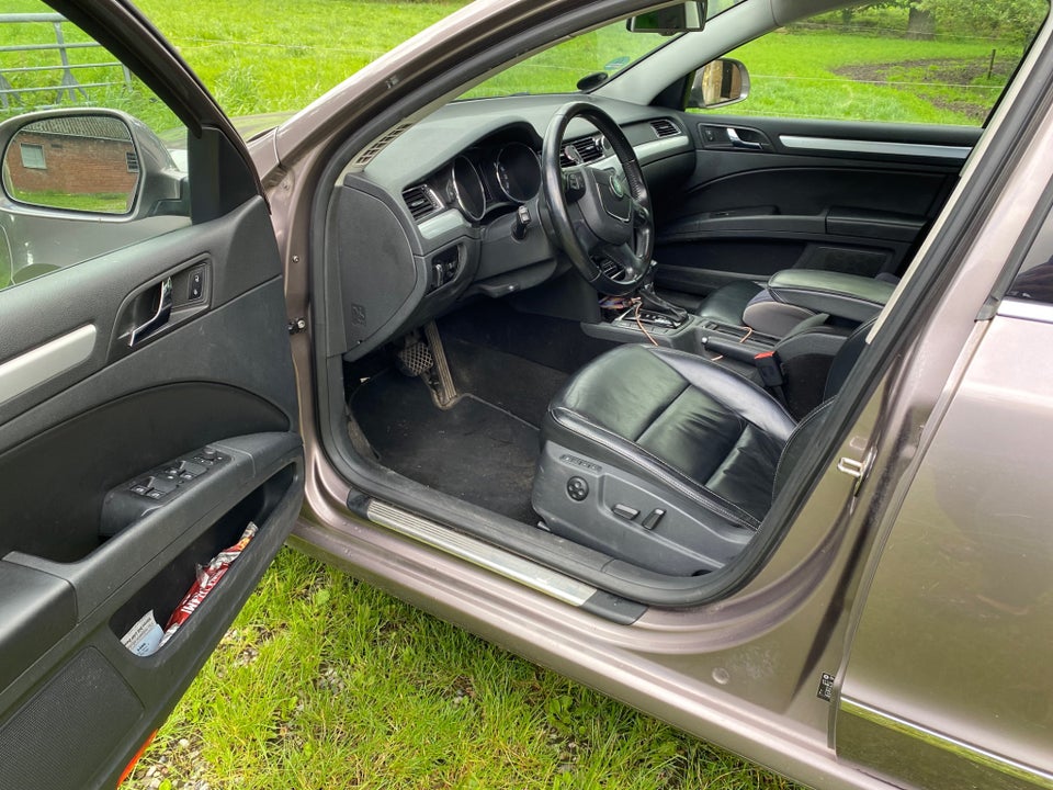 Skoda Superb 2,0 TDi 170 Elegance Combi DSG 5d