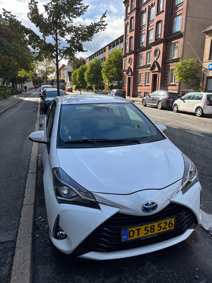 Toyota Yaris 1,5 Hybrid Flavour e-CVT Van 5d
